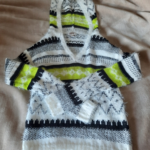 Arizona jeans xs long sleeve hooded sweater. - Picture 2 of 3